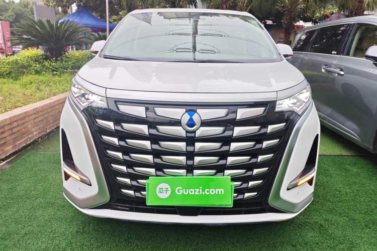 Used Denza D9 2022 DM-i 1040 Prestige Model