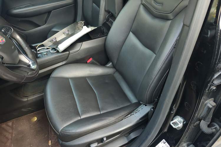 Used Cadillac XT6 2021 2.0T Six-Seater Four-Wheel-Drive Luxury Version
