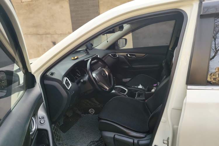 Used Nissan X-Trail 2014 2.0L CVT Comfort Edition 2WD Driver Seat