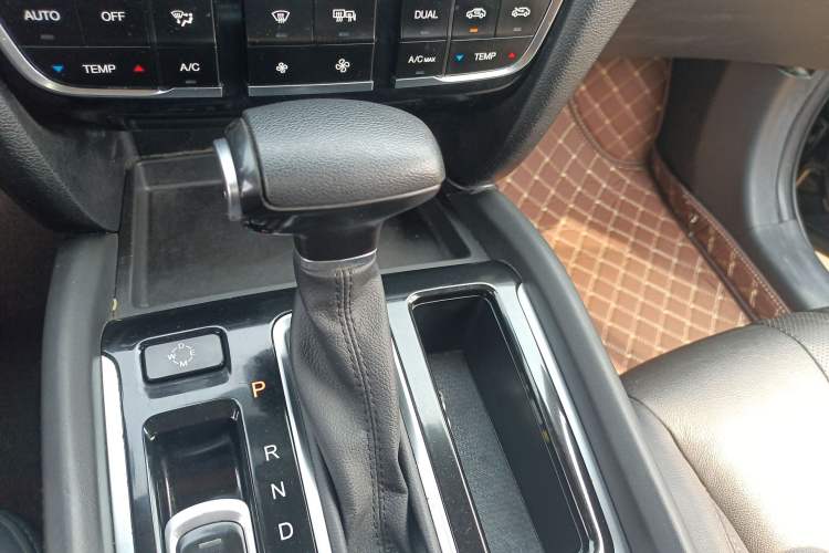 Used GAC Trumpchi GS7 2017 280T Two-Wheel Drive Luxury Model Gear Lever