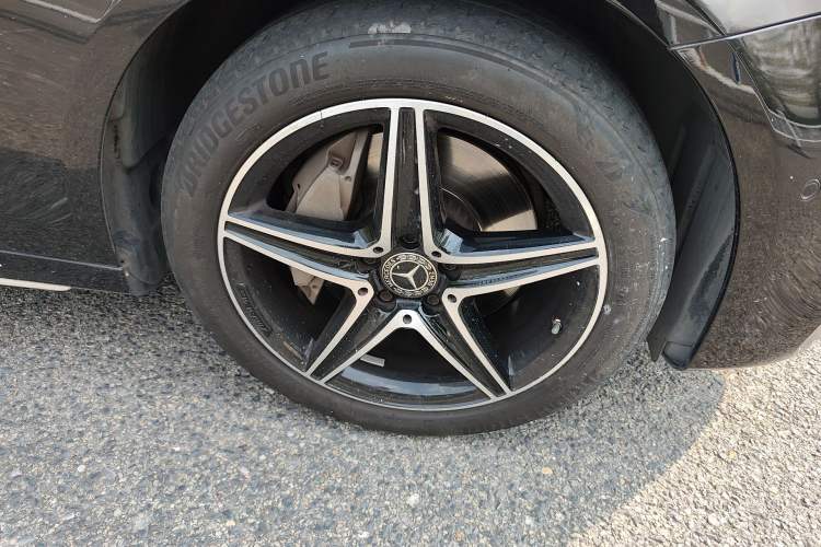 Used Mercedes-Benz E-Class 2020 Restyled E 300 L Sport Exclusive Edition Right Front Wheel Hub