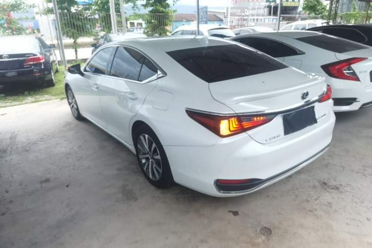 Used Lexus ES 2018 300h Premier Edition China V Standard
