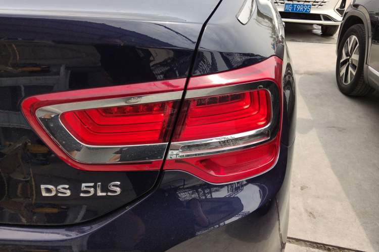 Used DS 5LS 2014 1.6T Luxury Edition THP160
