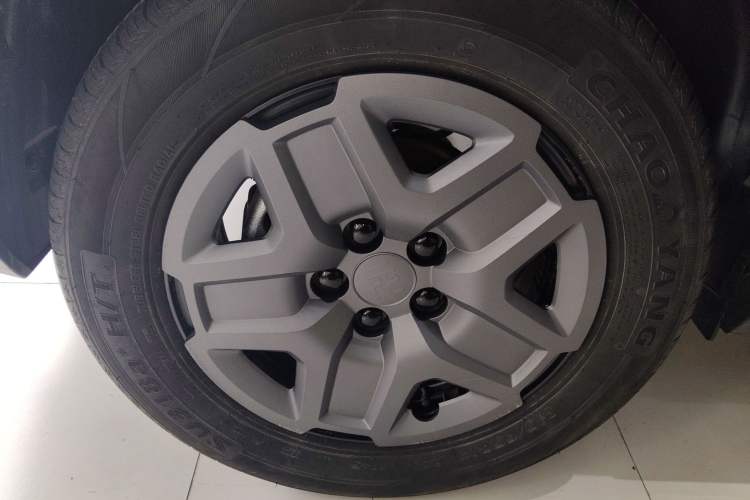 Used BYD Yuan UP 2024 401 km Active Version Right Rear Wheel Hub