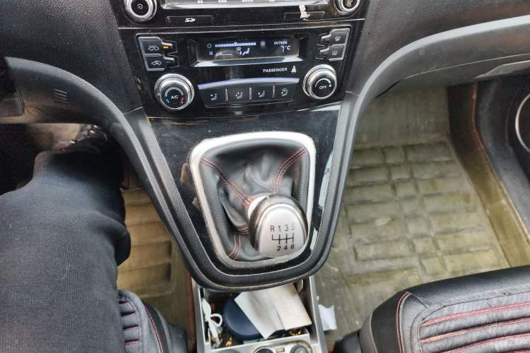 Used Haval H6 2016 Upgraded Model 1.5T Manual Two-Wheel Drive Urban Version