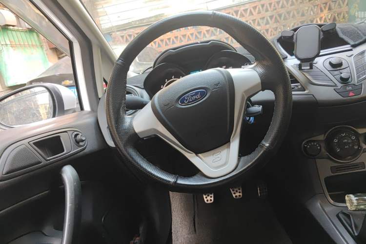 Used Ford Fiesta 2013 Sedan 1.5L Manual Fashion Edition
