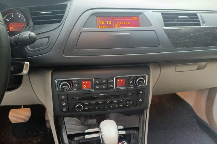 Used Citroen C5 2014 2.0L Automatic Luxury Edition Audio And AC Panel