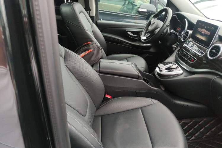 Used Mercedes-Benz V-Class 2017 V 260 Avantgarde Edition
