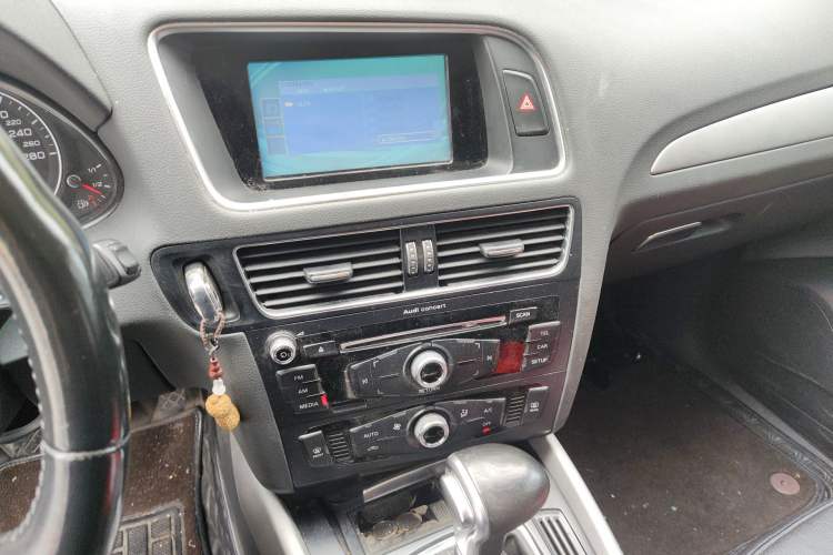 Used Audi Q5 2016 40 TFSI Trendy Edition Audio And AC Panel