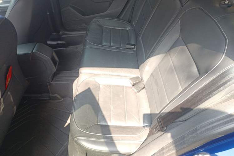 Used Volkswagen Gran Lavida 2015 1.6L Automatic Comfort Edition
