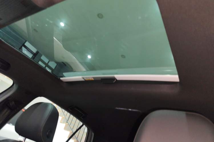 Used Volkswagen Golf 2025 Facelift 300TSI R-Line Headliner