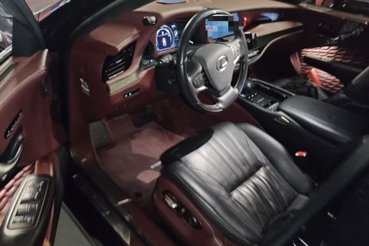 Used Lexus LS 2018 500h Executive Edition China VI Driver Seat