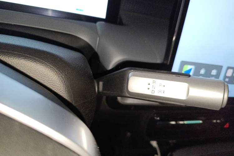 Used AION Y 2023 Plus 510 Smart Edition Gear Lever