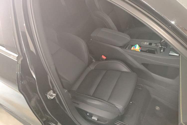 Used Lynk & Co 03 2023 1.5TD DCT JingPlus Right Front Seat