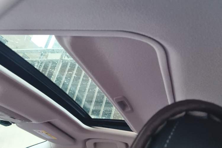 Used Nissan Sylphy 2019 1.6XV CVT Smart Connect Luxury Edition China VI Standard Headliner