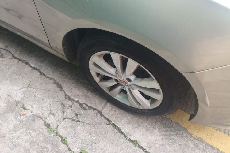 Used Roewe 360 2015 1.5L Manual Luxury Edition Right Front Wheel Hub