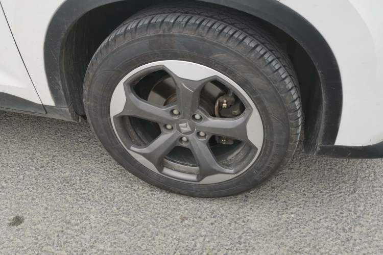 Used Baojun RM-5 2019 1.5T CVT 24-Hour Online Luxury Version 6 Seats Right Front Wheel Hub