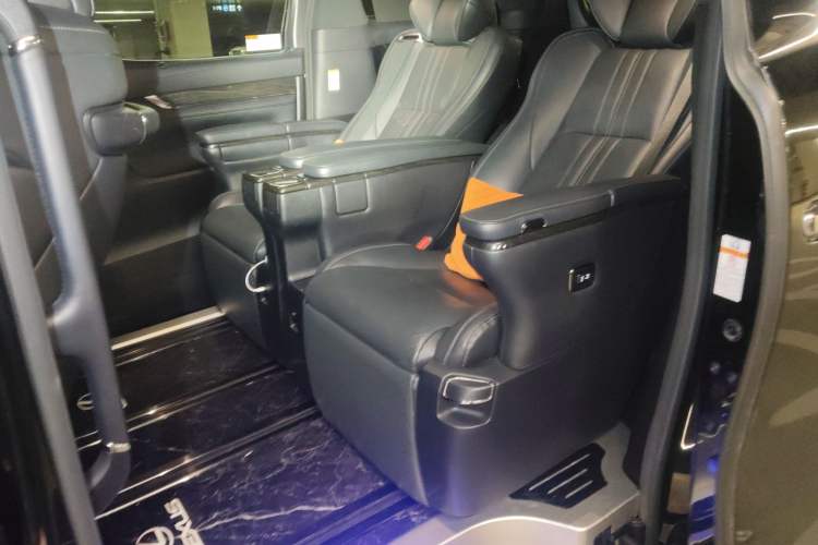 Used Lexus LM 2020 300h Seven-Seat Elegant Edition