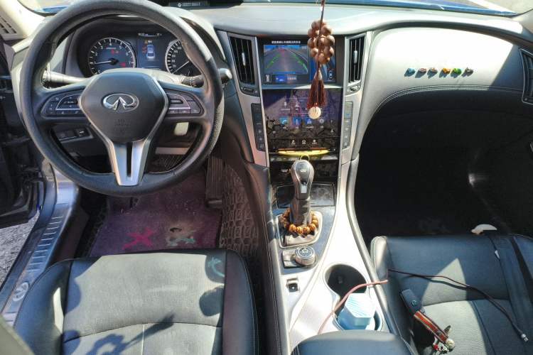 Used Infiniti Q50L 2018 2.0T Enjoyment Edition China V standard Center Console