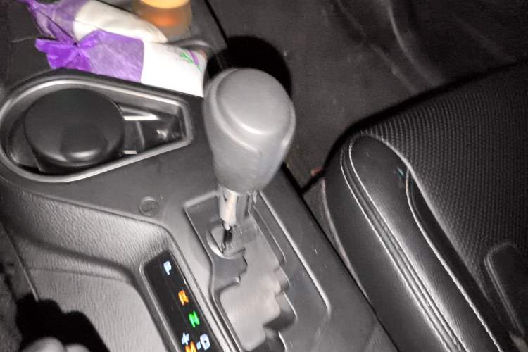 Used Toyota RAV4 2019 2.0L CVT Two-Wheel Drive Fashion X Limited Edition China VI Standard Gear Lever