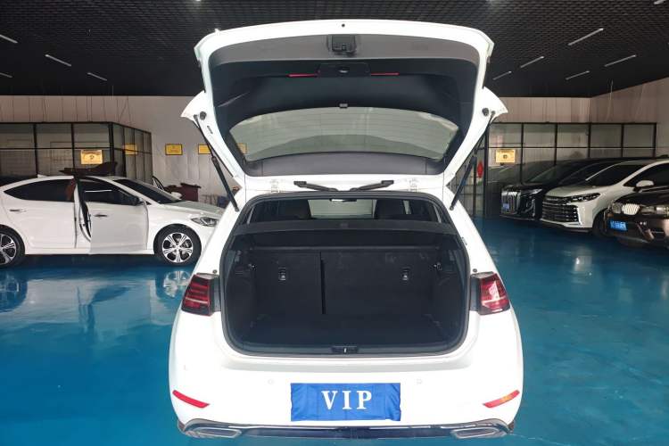 Used Volkswagen Golf 2018 280TSI Automatic R-Line Model Trunk