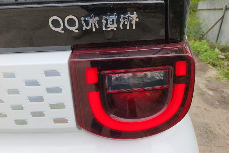 Used Chery QQ Ice Cream 2023 120km Ice Cream-Type Lithium Iron Phosphate Right Rear Taillight