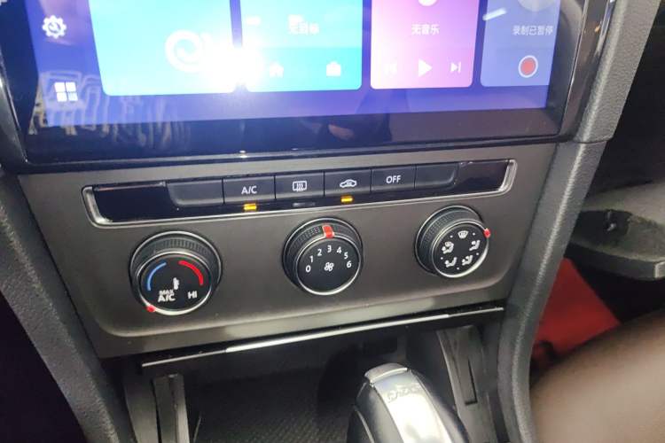 Used Volkswagen Golf 2014 1.4TSI Automatic Comfort Model Audio And AC Panel