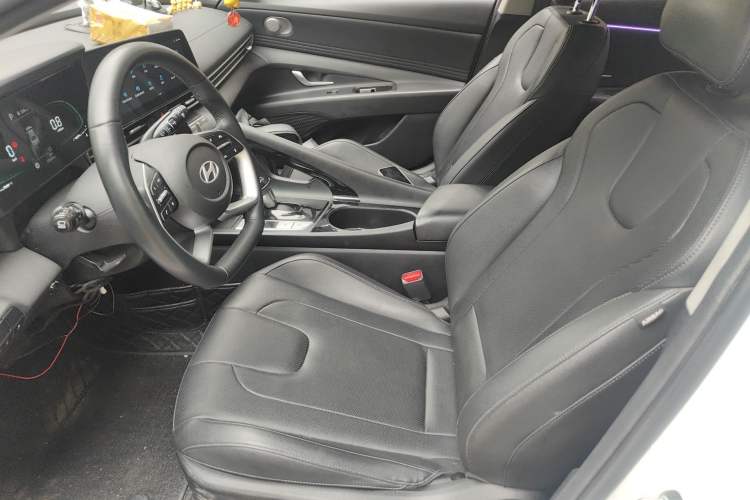 Used Hyundai Elantra 2023 1.5L CVT LUX Prestige Edition
