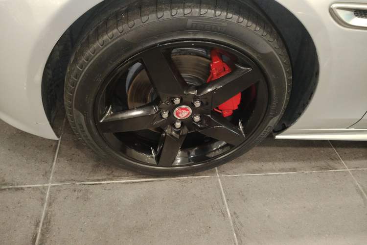 Used Jaguar XE 2017 2.0T 200 PS R-Sport