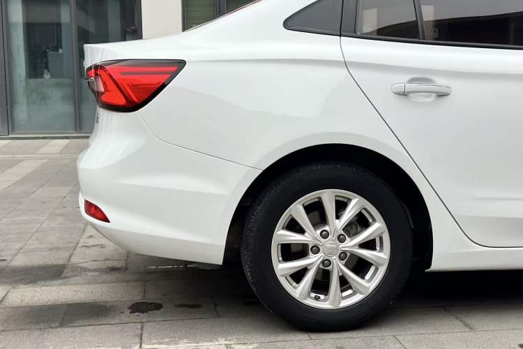 Used Roewe i5 2019 1.5L Automatic 4G Connected Langyue Edition
