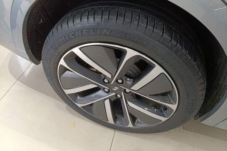 Used Li Auto L8 2023 Air model
