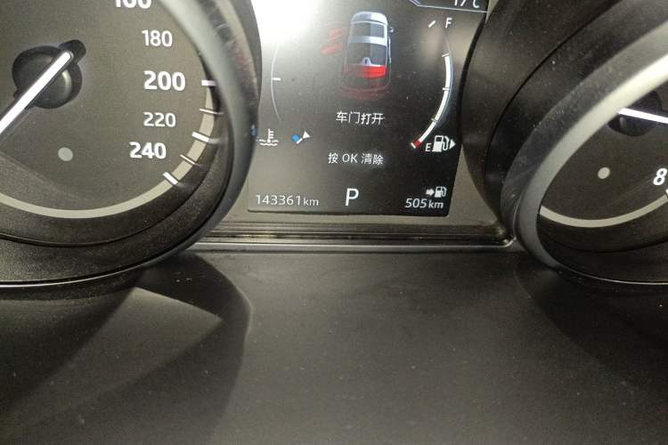 Used Land Rover Discovery 2017 3.0 SC V6 HSE Odometer Close Up