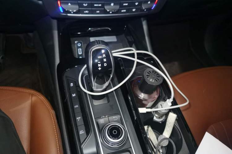 Used Maserati Levante 2016 3.0T Standard Edition Gear Lever