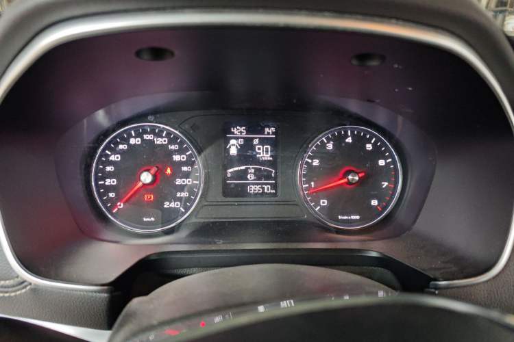 Used Roewe RX5 2016 20T Two-Wheel Drive Manual Transmission Internet Smart Edition