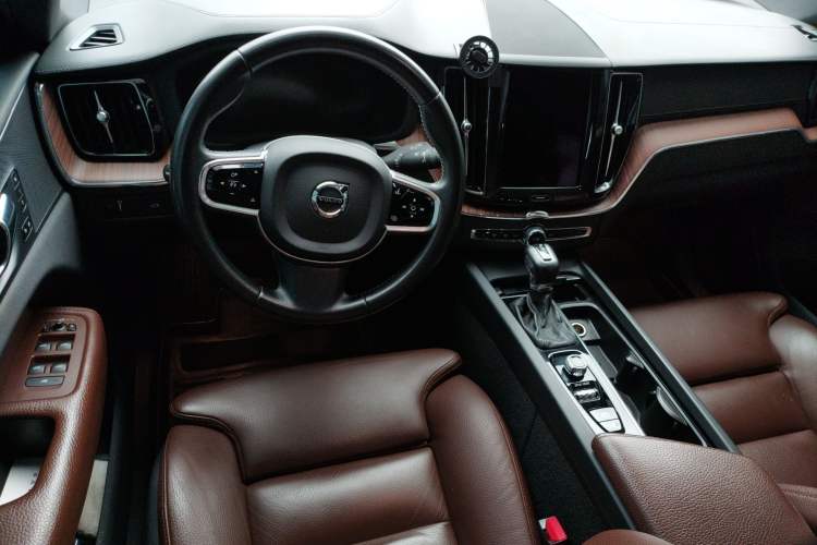 Used Volvo XC60 2021 T5 4x4 Smart Luxury Edition Steering Wheel