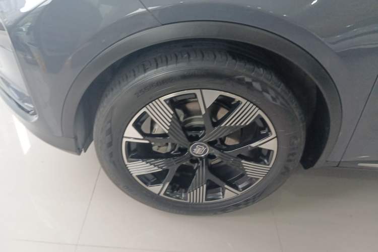 Used BYD Tang New Energy 2024 DM-i Glory Edition 112KM Flagship Model Left Front Wheel Hub