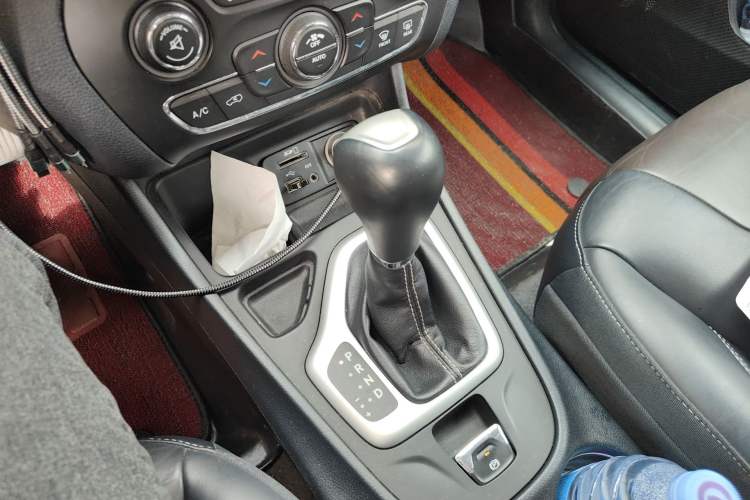 Used Jeep Cherokee 2016 2.4L Leading Edition Gear Lever