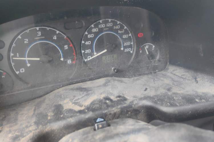 Used JMC Transit 2017 2.8T Commercial Version Short Wheelbase Mid-Roof 6/7/8-Seater JX493 Odometer Close Up