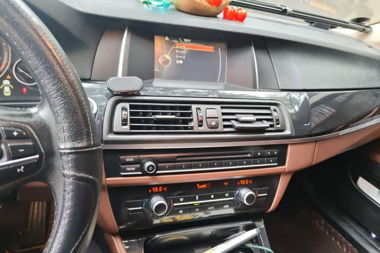 Used BMW 5 Series 2014 520Li Elegant Model Audio And AC Panel