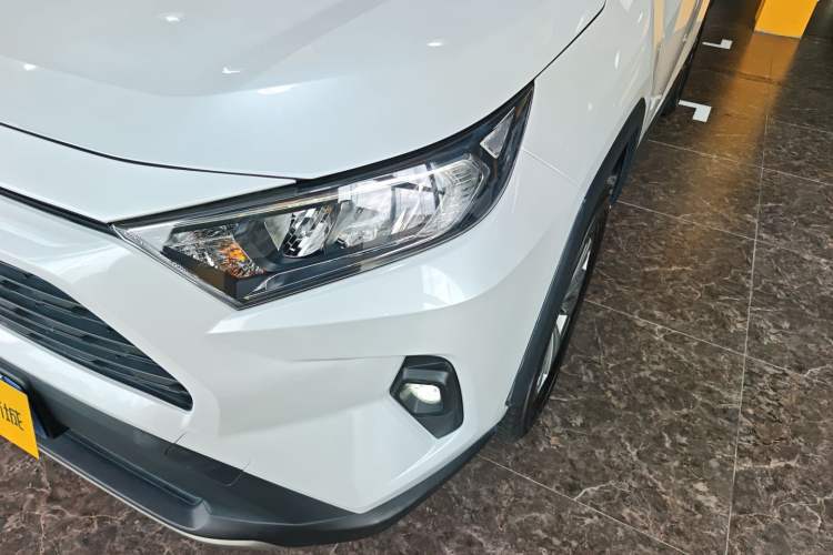 Used Toyota RAV4 2023 2.0L CVT Two-Wheel Drive Fashion Edition
