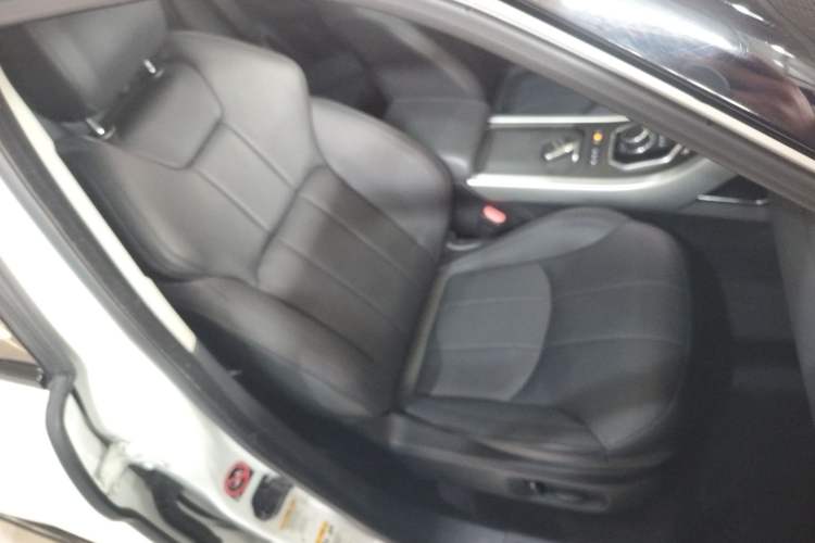 Used Land Rover Range Rover Evoque 2018 240PS PURE Style Edition