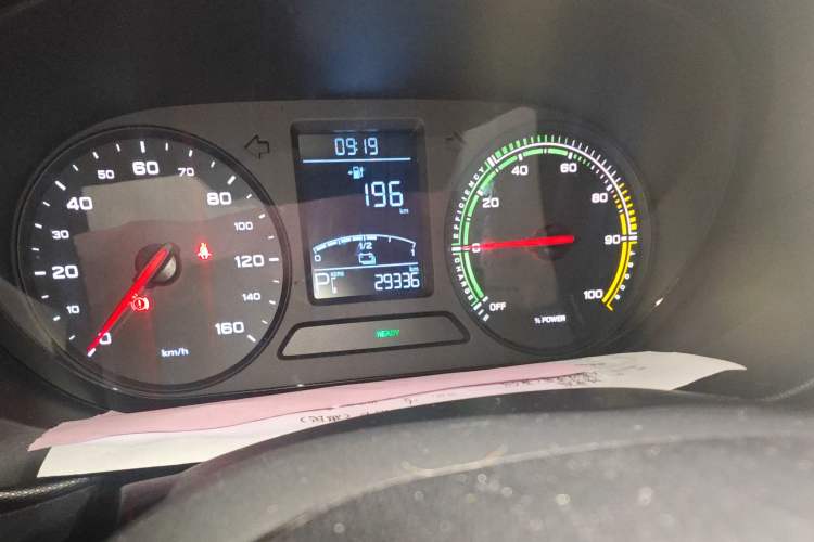 Used Roewe Clever 2022 311km QiQi BoBo Edition Odometer Close Up