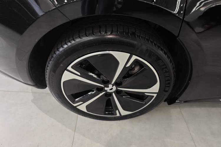 Used Nio ET5T 2025 75 kWh Touring Right Rear Wheel Hub