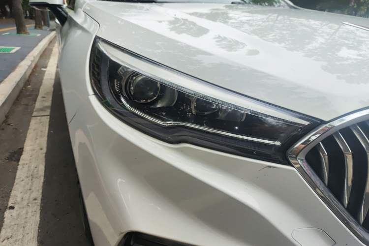 Used Hongqi H5 2020 1.8T Automatic ZhiLian QiYun Edition Right Front Headlight