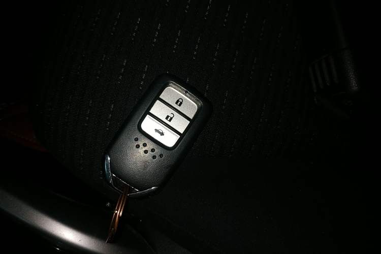 Used Honda Crider 2015 1.8L automatic luxury edition Vehicle Key