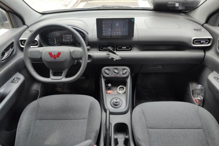 Used Wuling Hongguang New Energy 2025 Extended-Range Hybrid 50 km Standard Version Center Console