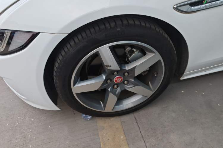 Used Jaguar XE 2018 2.0T 200 PS Two-Wheel-Drive R-Sport Sport Edition
