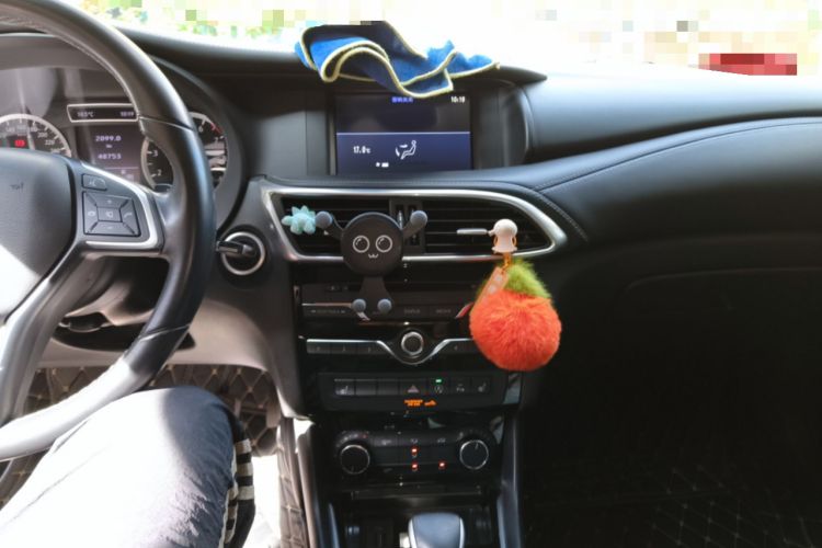 Used Infiniti QX30 2017 1.6T Two-Wheel Drive Fashion Edition Audio And AC Panel