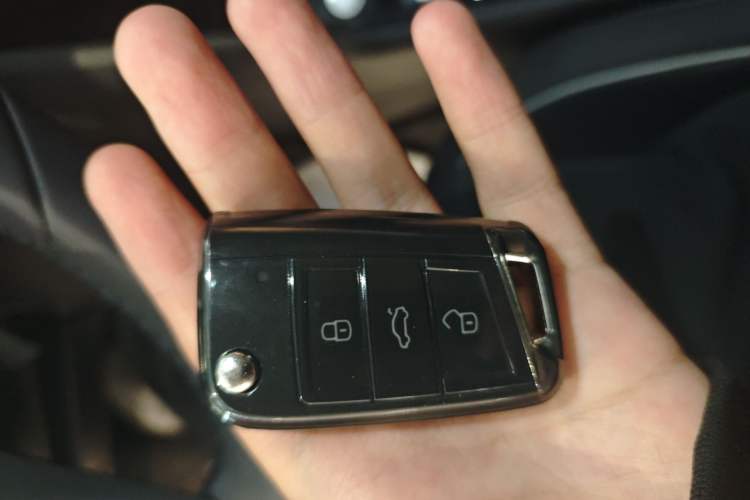 Used Volkswagen Tiguan L 2025 Model Outstanding Version 330TSI Automatic Two-Wheel Drive R-Line Longyao Edition Interior 1