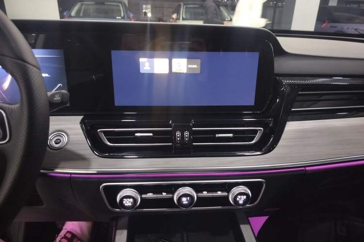 Used Hongqi HS5 2025 2.0T Two-Wheel-Drive Xuan Ying Edition Audio And AC Panel